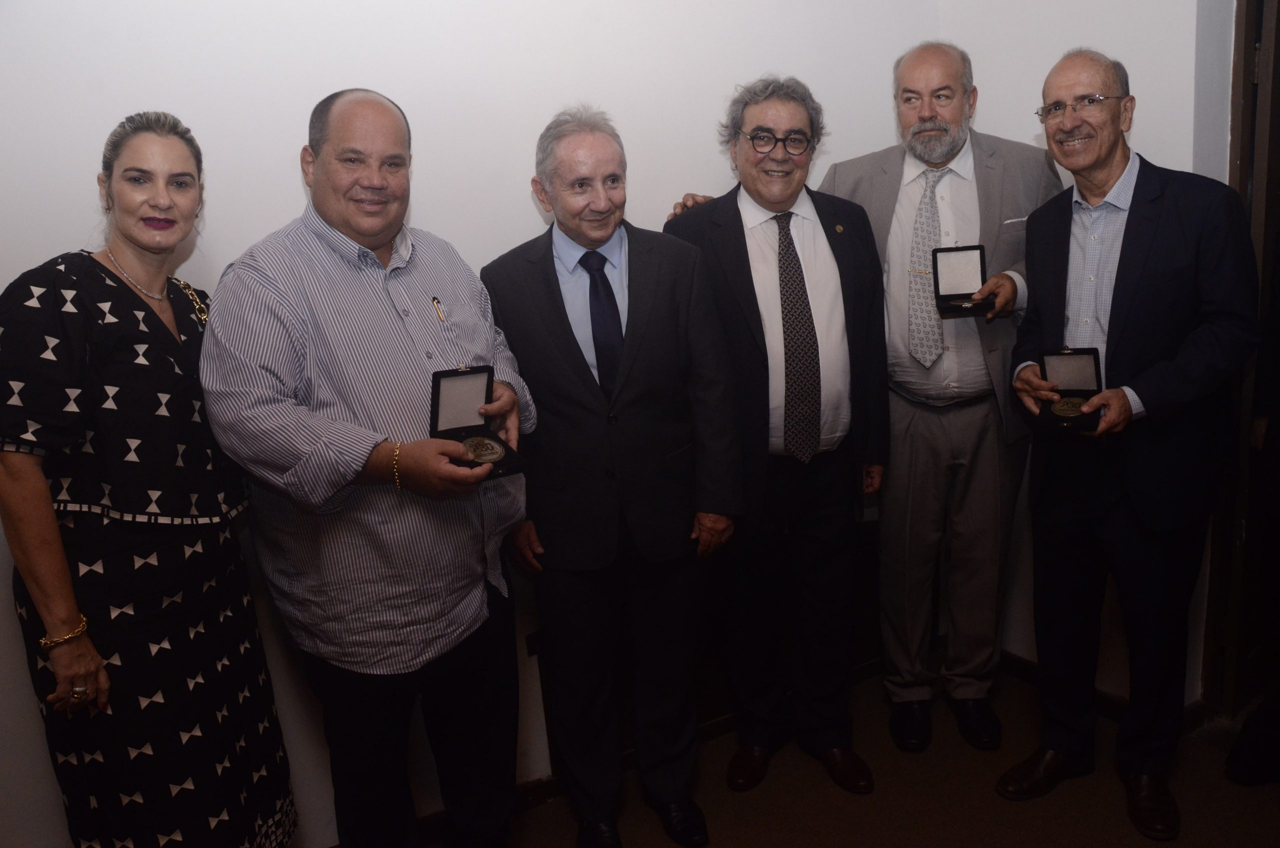 Leia mais sobre o artigo Secretário da Saúde é homenageado pela Justiça do Trabalho pelos serviços prestados ao SUS de AL