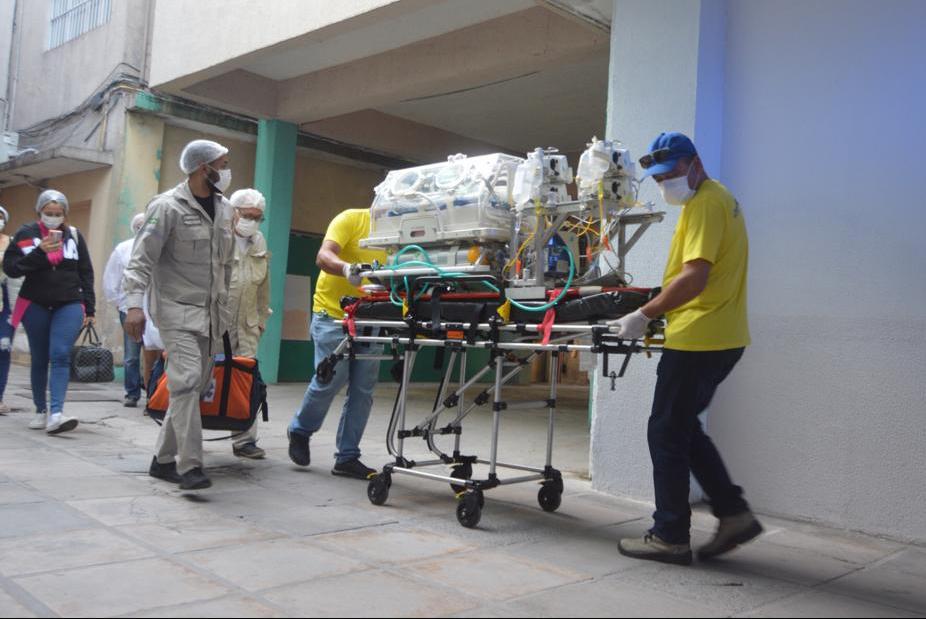 Leia mais sobre o artigo Governo de Alagoas assegura transferência de bebê cardiopata para realizar cirurgia no Incor (SP)