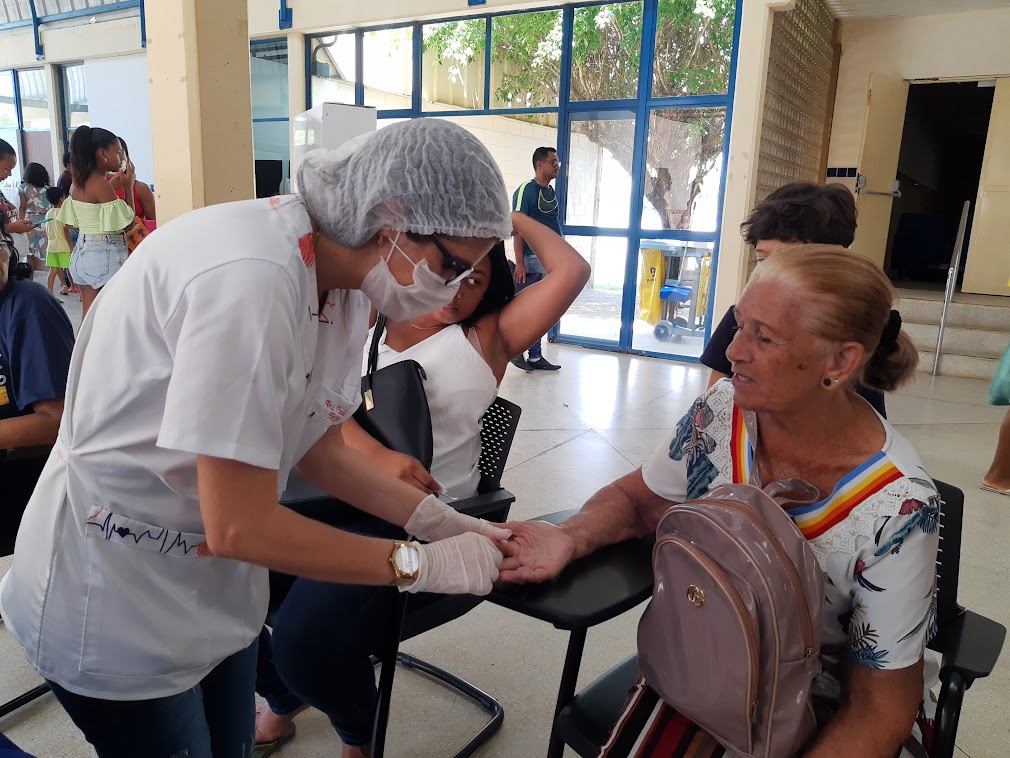 Leia mais sobre o artigo Equipes da SESAU participam da ação “Natal com Mobilidade”.