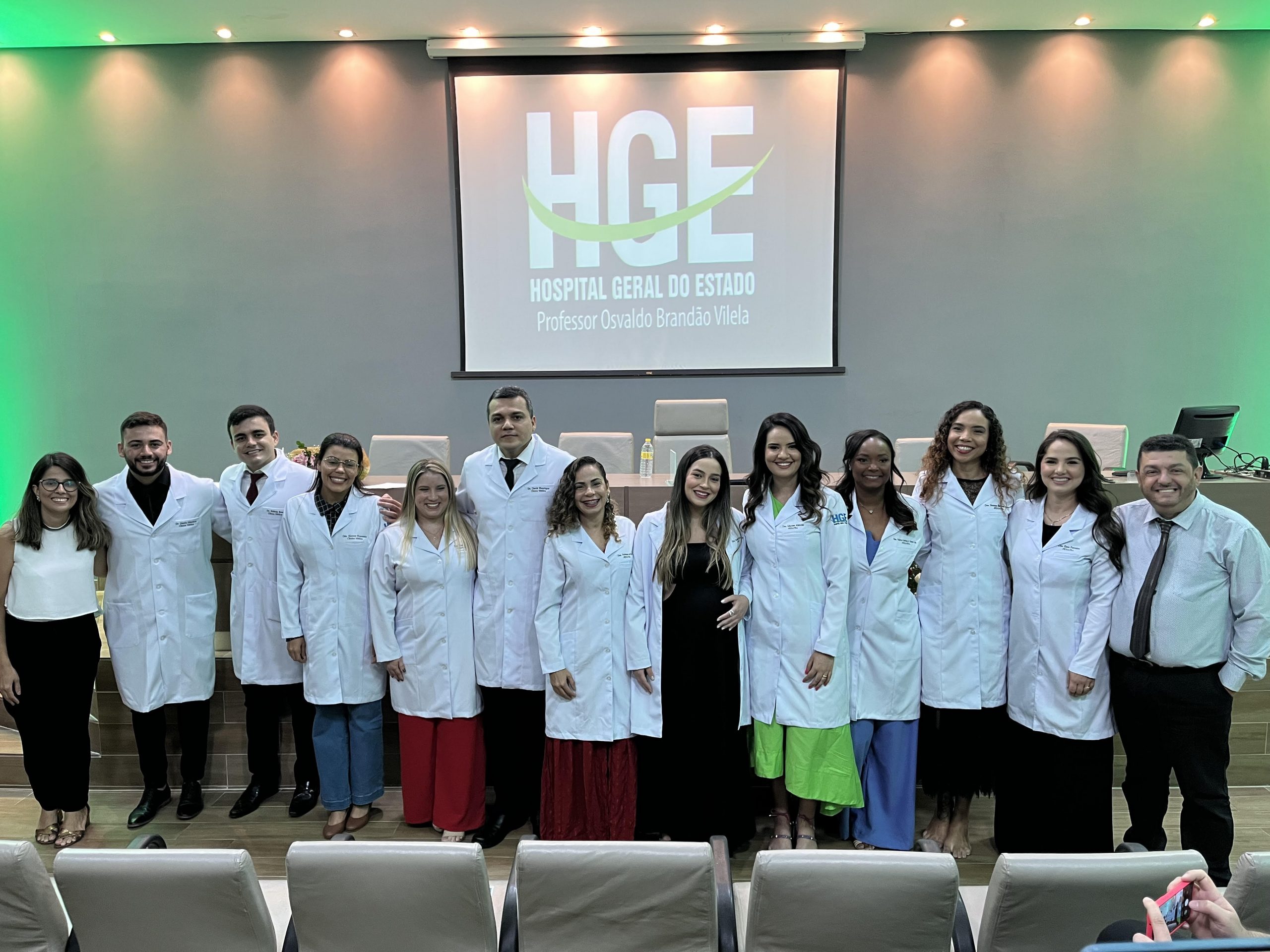 Leia mais sobre o artigo HGE entrega à sociedade alagoana mais onze médicos especialistas em pediatria e clínica médica