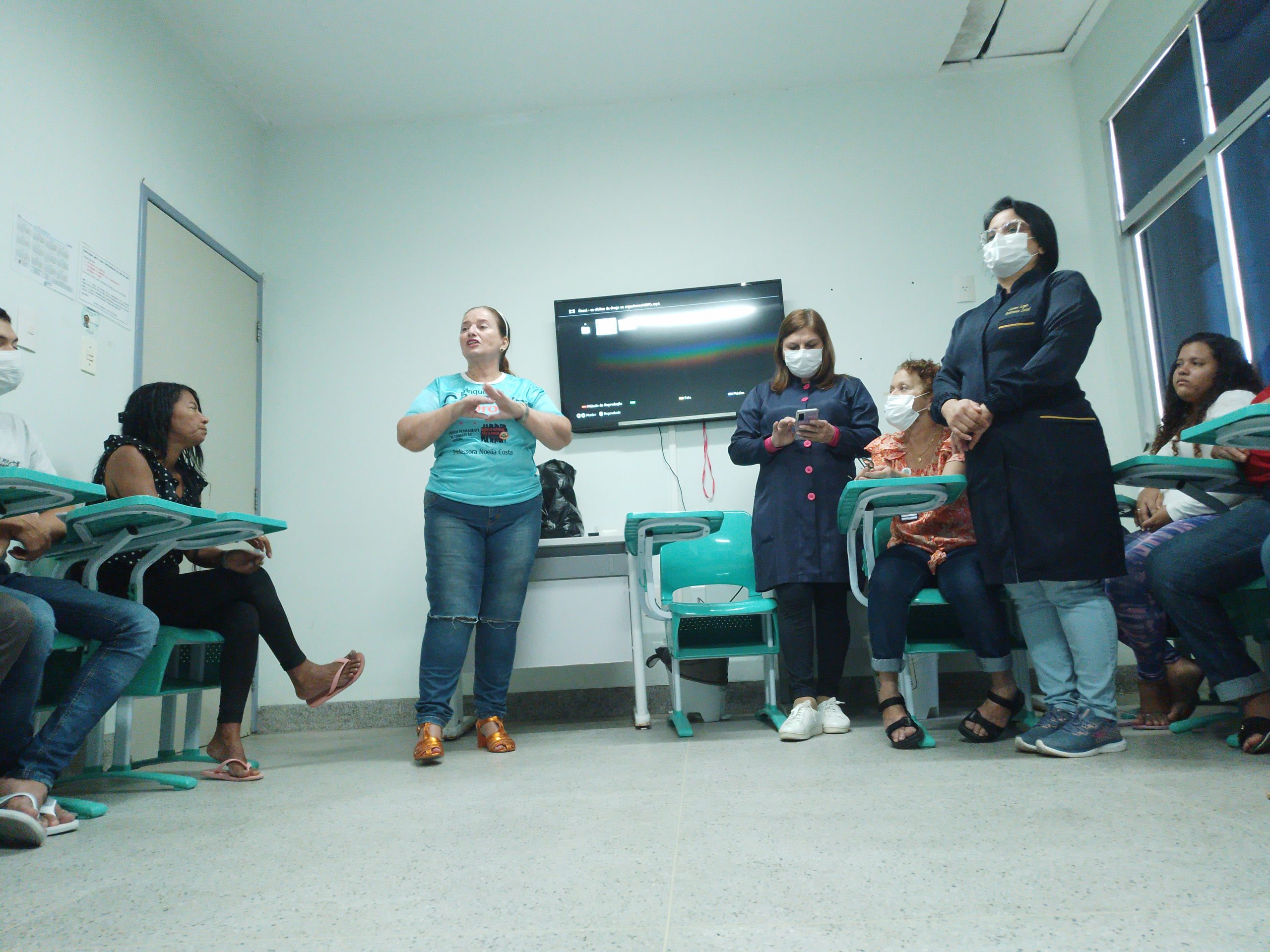 Leia mais sobre o artigo Acompanhantes de pacientes do HGE recebem orientações sobre drogas lícitas e ilícitas