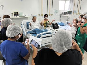 Casal realiza o sonho do casamento no setor especializado em Cardiologia do HGE