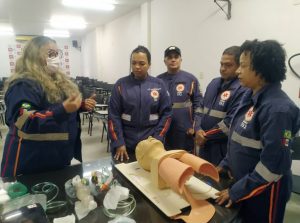 Samu realiza treinamento em serviço para reforçar protocolos de atendimento.