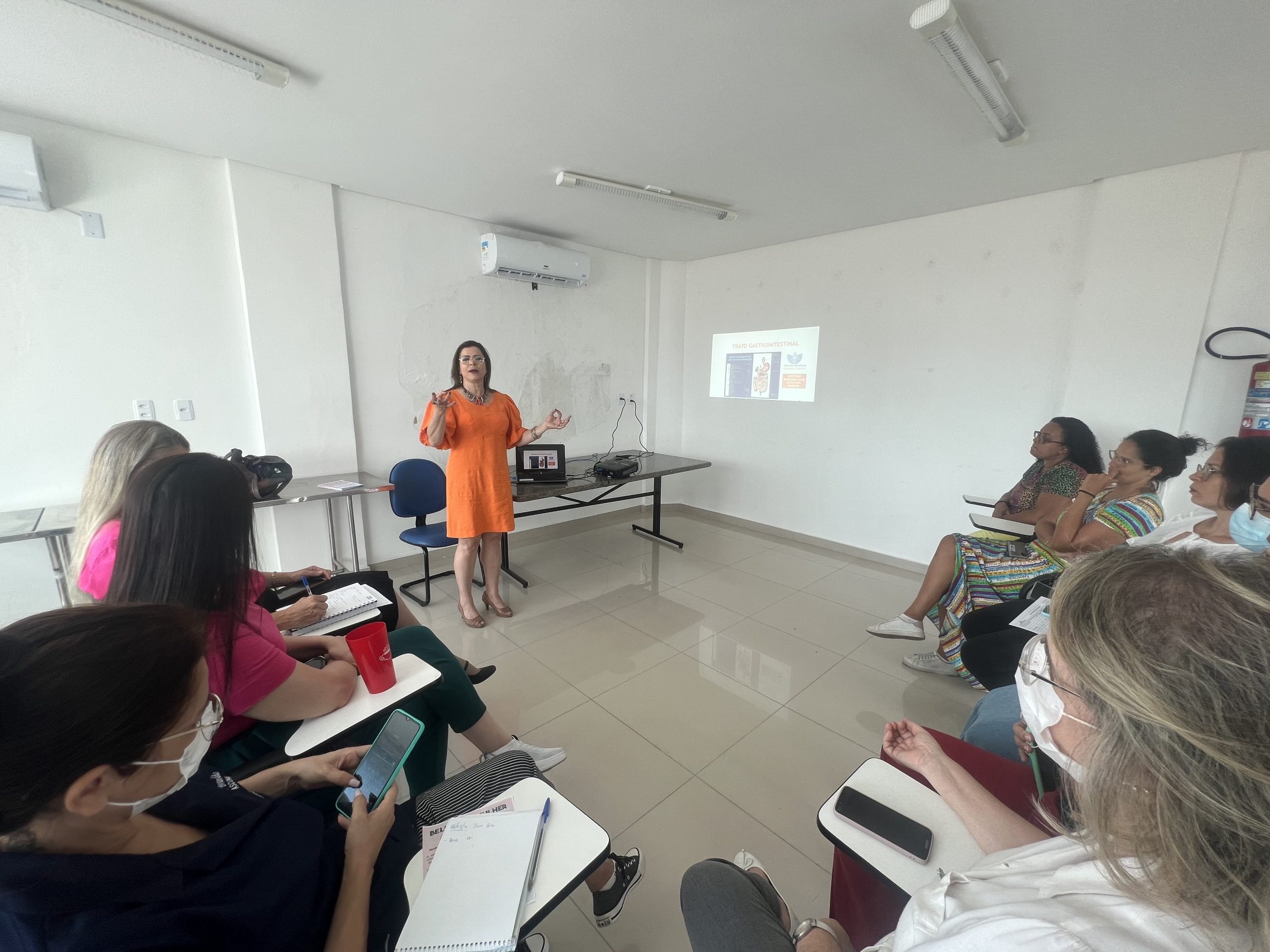 Leia mais sobre o artigo Alimentação saudável, natural e nutritiva é caminho mais eficaz para garantir saúde e beleza, afirma nutricionista do HGE.