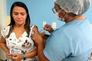 HEA promove vacinação contra a Influenza e Covid-19 para servidores
