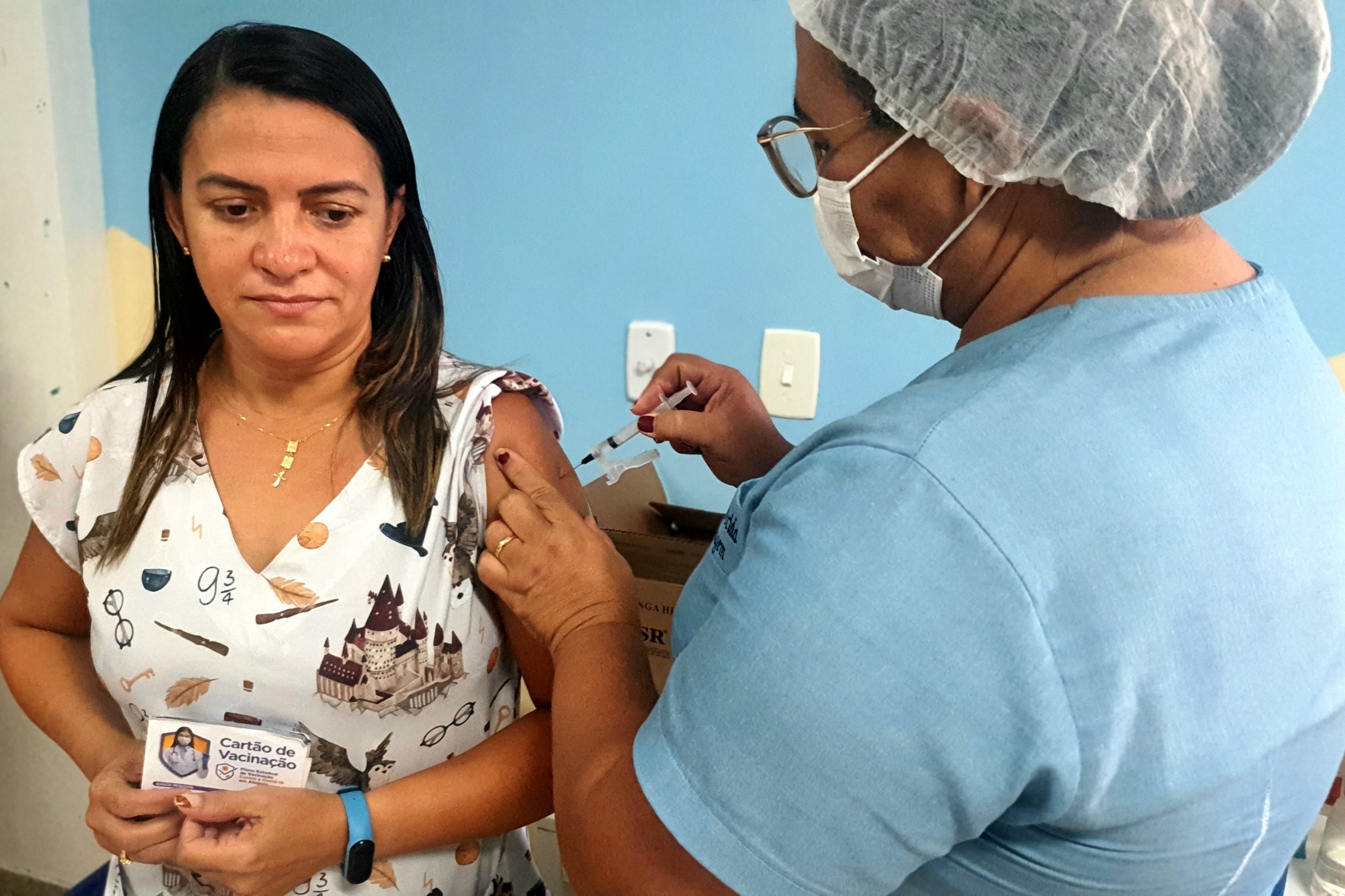 Leia mais sobre o artigo HEA promove vacinação contra a Influenza e Covid-19 para servidores