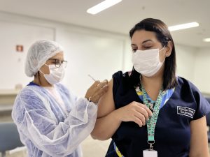 HGE inicia campanha de vacinação contra Influenza e Covid-19 para os seus servidores