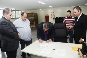 Sesau recebe doação de computadores e automóveis da Justiça Federal de Alagoas