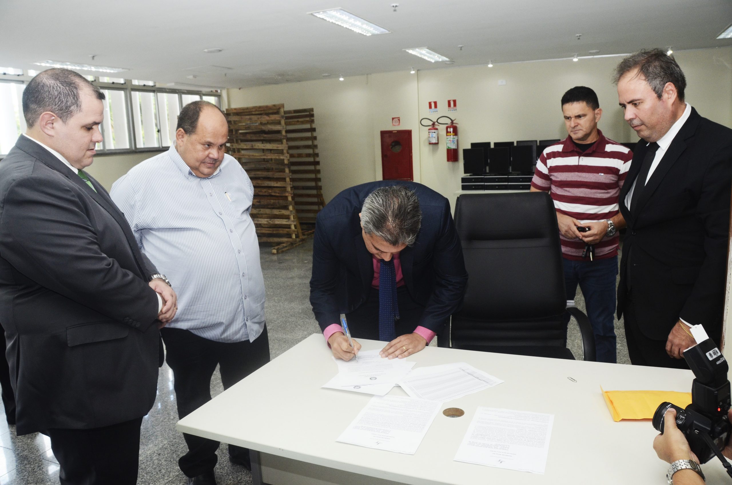 Leia mais sobre o artigo Sesau recebe doação de computadores e automóveis da Justiça Federal de Alagoas