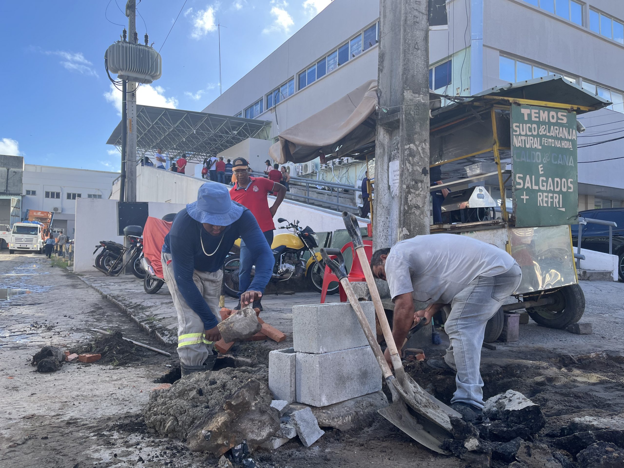 Leia mais sobre o artigo Canais de escoamento de água pluvial são limpos para evitar risco de alagamentos no HGE