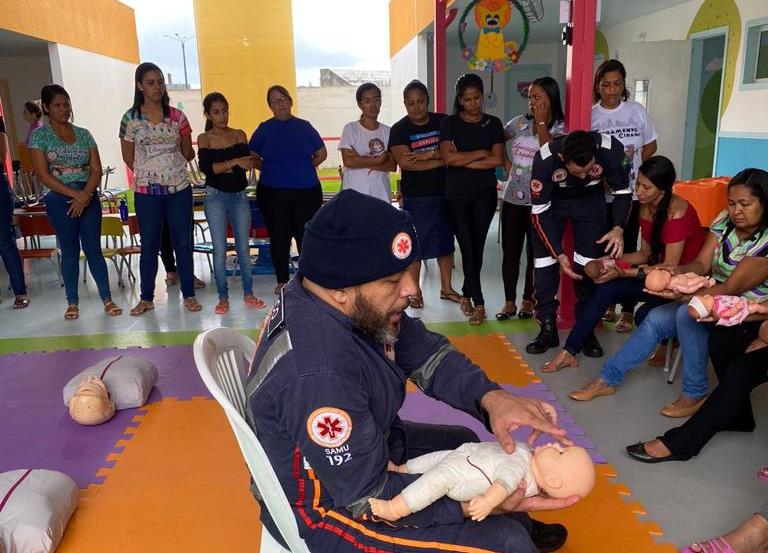 Leia mais sobre o artigo Profissionais da Creche Cria de São Miguel dos Campos são treinados com técnicas de primeiros socorros
