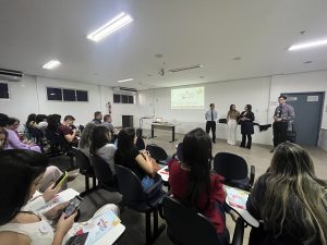 Servidores do HGE são capacitados pela Secria sobre a entrega legal de um filho para adoção