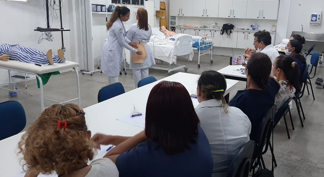 Leia mais sobre o artigo Ambulatório 24 horas Noélia Lessa treina enfermeiros sobre administração de medicamentos