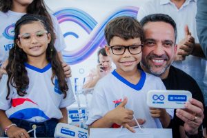 Governo lança programa que realiza exames de vista e doa óculos para estudantes da Rede Estadual de Ensino