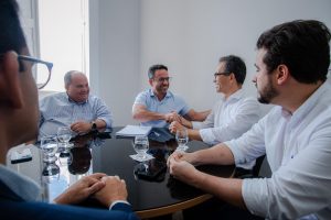 Governador reúne gestores e garante repasses da Sesau para Uncisal