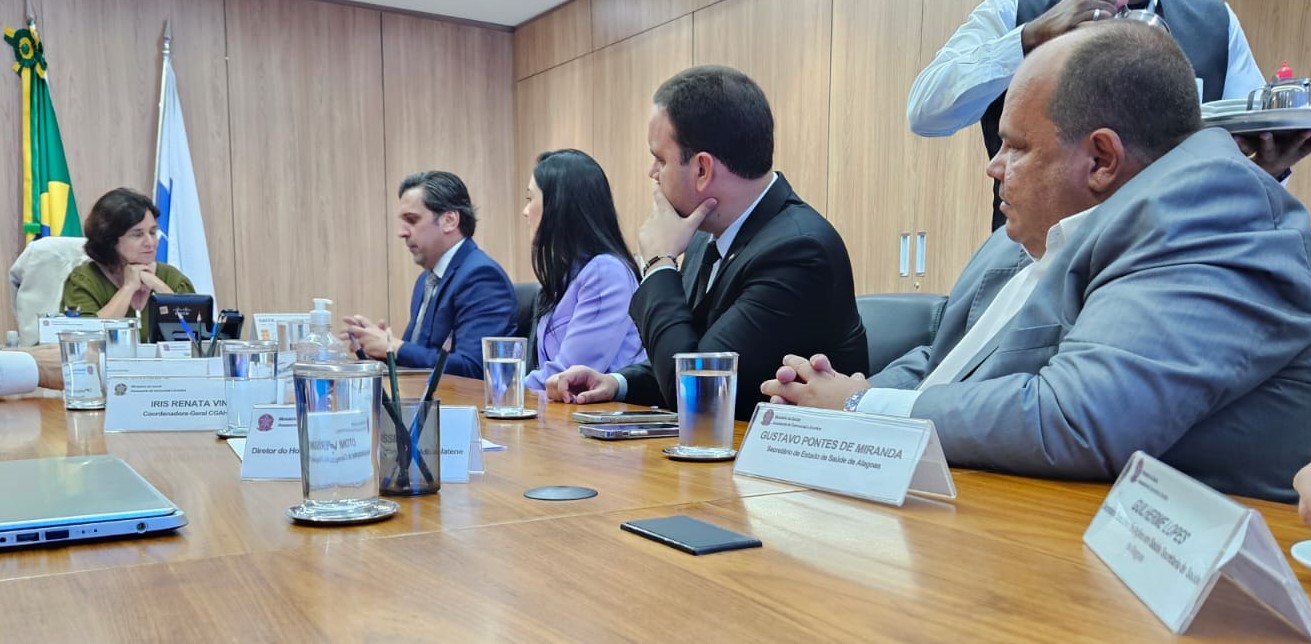 Leia mais sobre o artigo Secretário Gustavo Pontes de Miranda apresenta Programa Bate Coração à ministra da Saúde