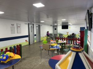 Pediatria do HGE recebe nova iluminação e novo revestimento interno de teto