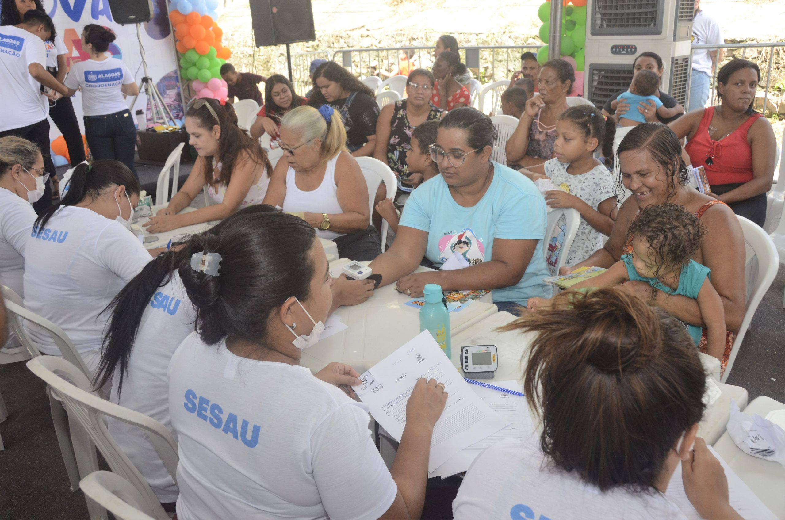 Leia mais sobre o artigo Sesau realiza mais de 4.600 atendimentos na Grota do Estrondo, em Maceió