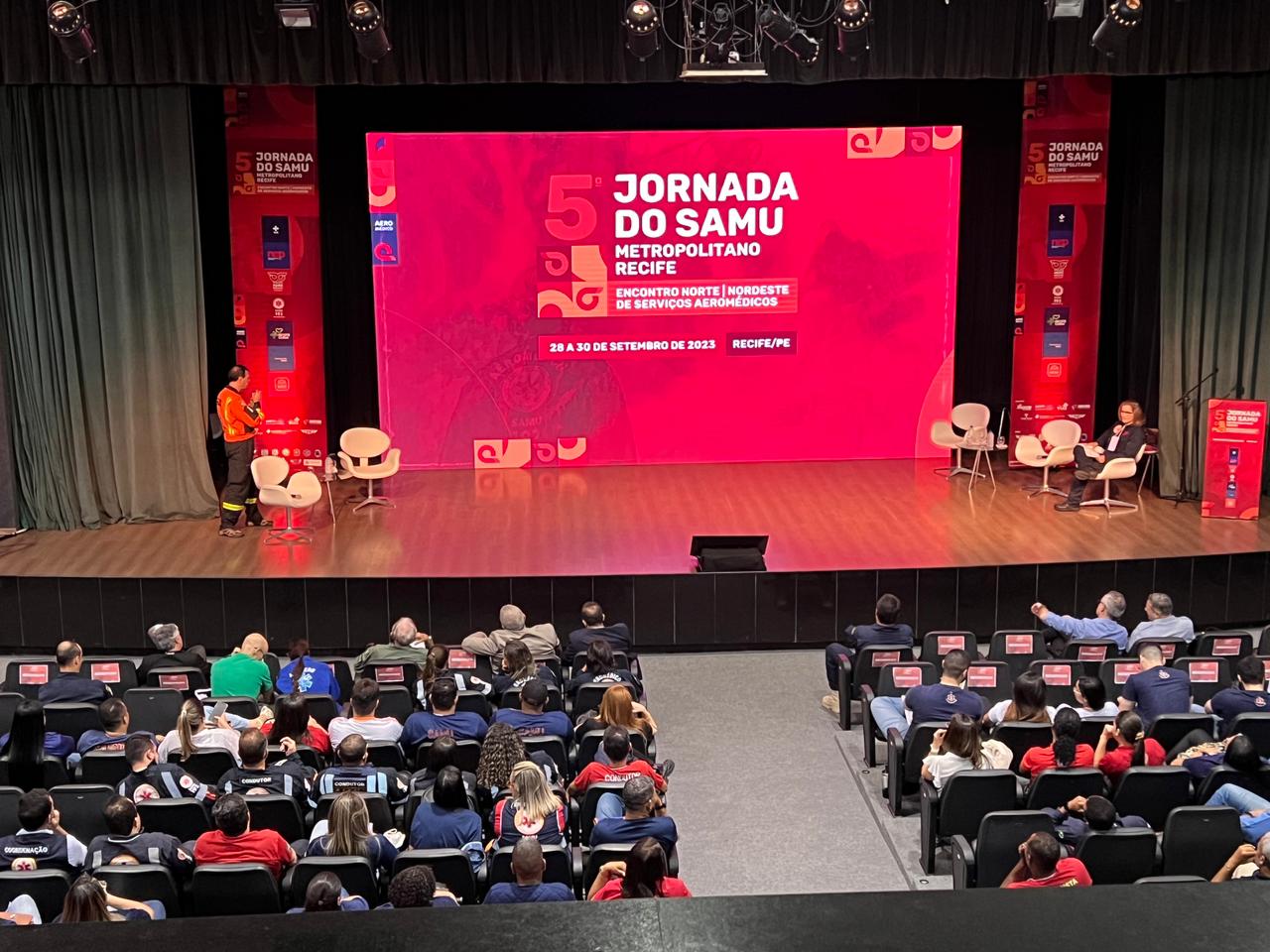 Leia mais sobre o artigo Profissionais que atuam no Serviço Aeromédico de AL participam da 5ª Jornada do Samu Metropolitano Recife