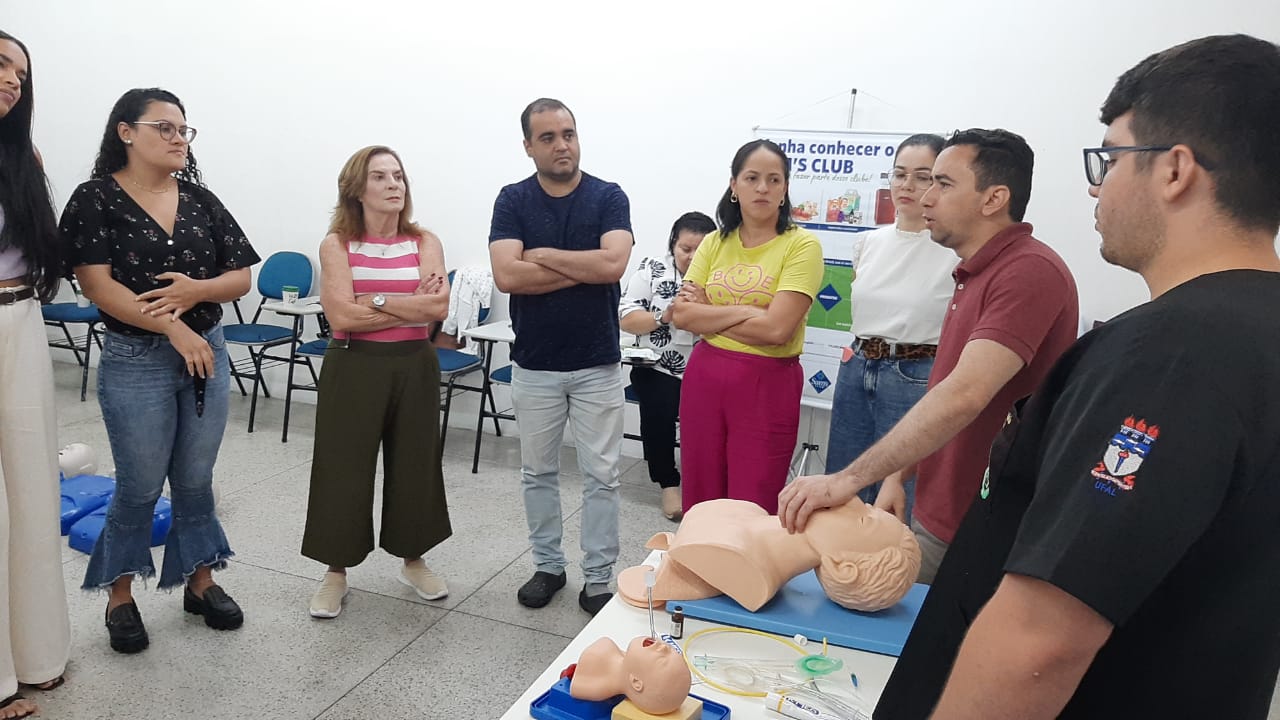 Leia mais sobre o artigo Profissionais do Ambulatório Noélia Lessa são capacitados sobre suporte em cardiologia 