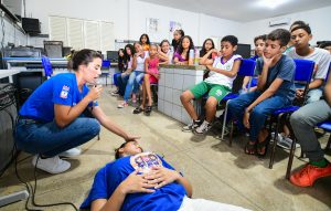 Samu nas Escolas vai ao bairro Antares e orienta estudantes sobre primeiros socorros