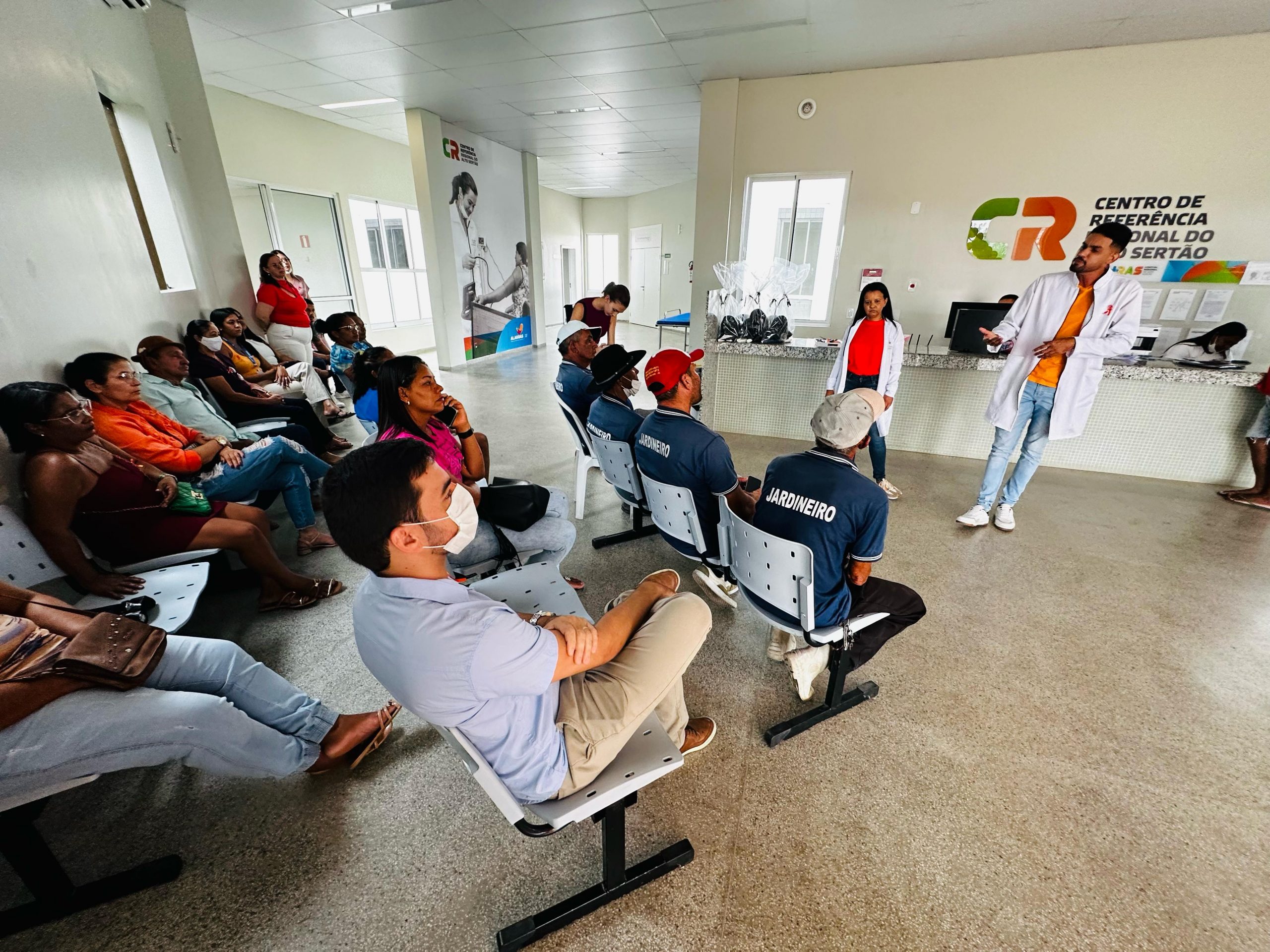 Leia mais sobre o artigo HRAS realiza ação de conscientização sobre o câncer de pele e distribui itens de proteção para jardineiros da unidade