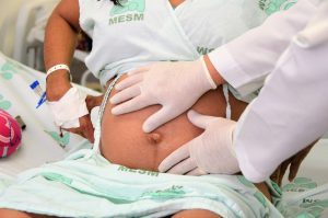 Sesau orienta mães sobre prevenção e tratamento à sífilis congênita