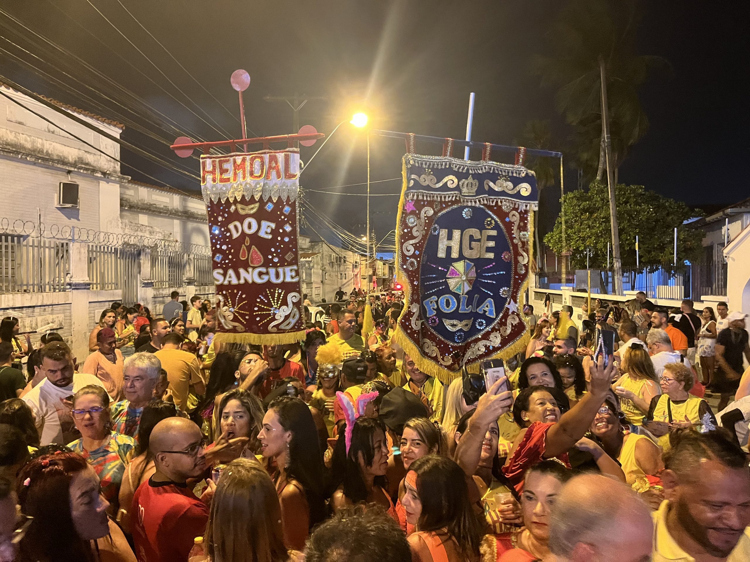 Leia mais sobre o artigo Blocos Hemovida e HGE na Folia conscientizam sobre importância da doação de sangue