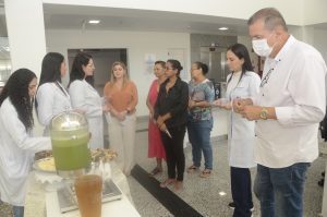 Hospital do Coração Alagoano promove ação para incentivar a hidratação adequada de pacientes e funcionários