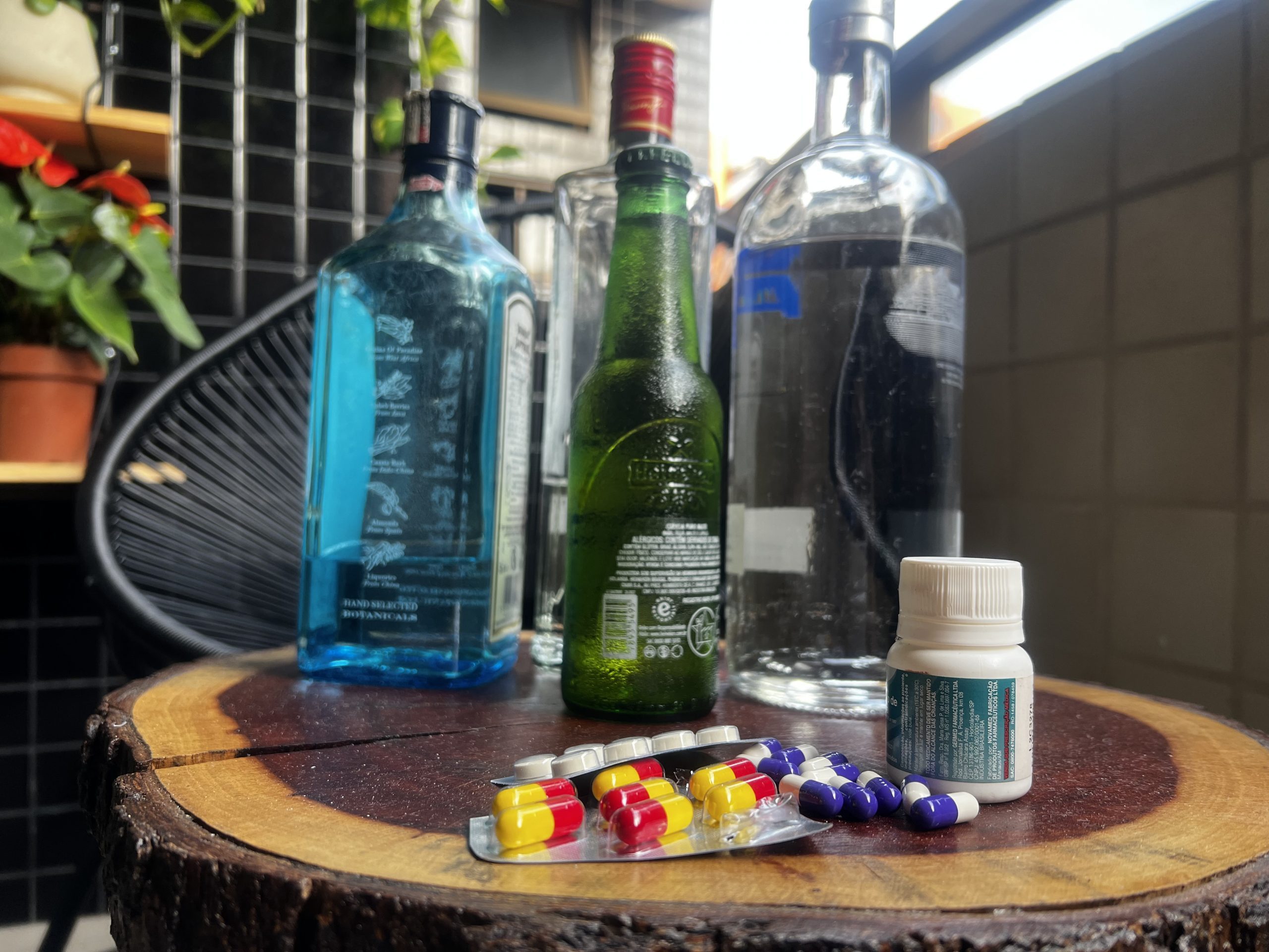 Leia mais sobre o artigo Médica do HGE alerta sobre os riscos de misturar medicações e álcool