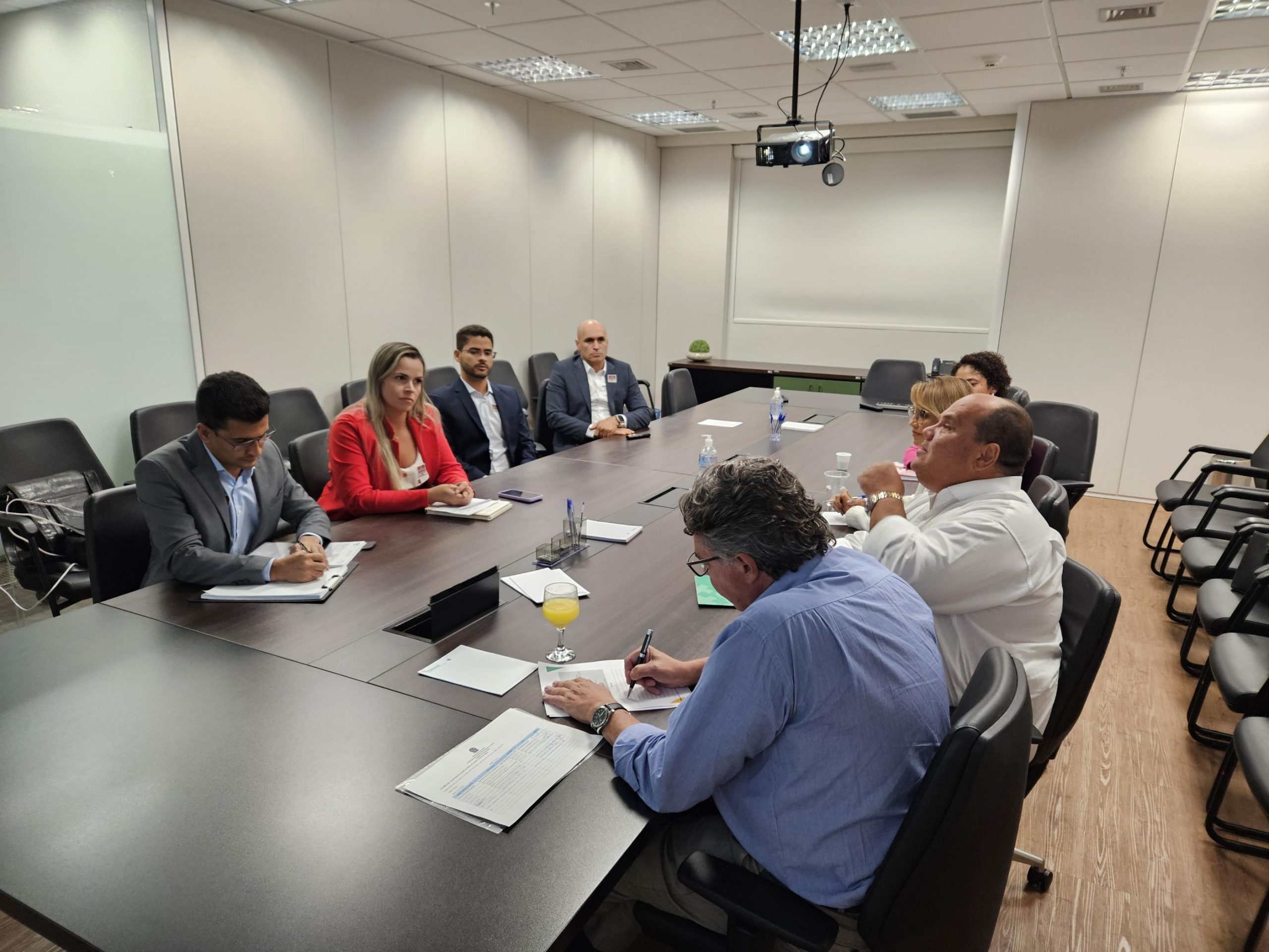 Leia mais sobre o artigo Secretaria de Saúde e governo federal discutem recursos para a rede estadual