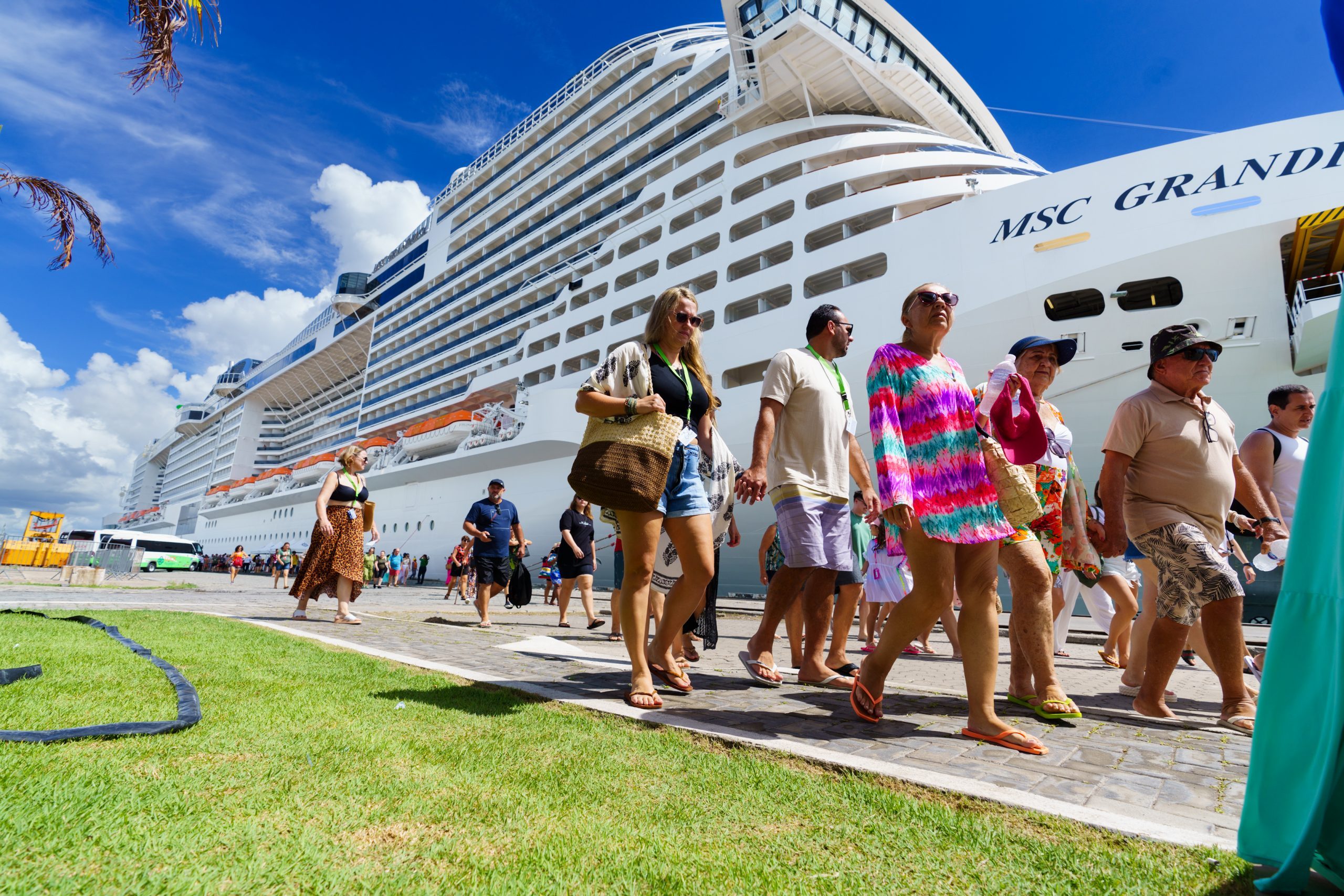 Leia mais sobre o artigo Posto de Atendimento da Sesau no Porto de Maceió atende turistas de mais um transatlântico
