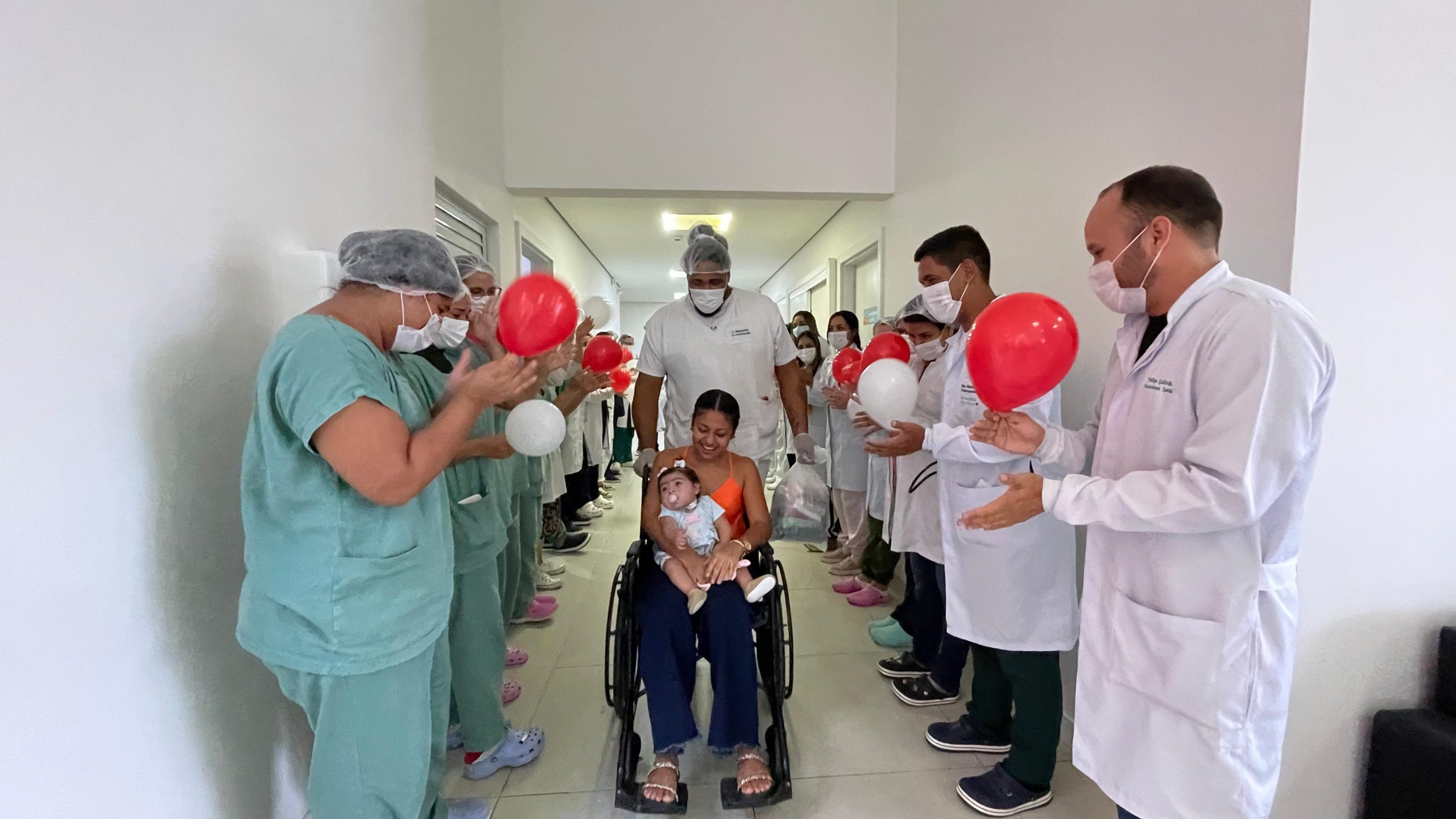 Leia mais sobre o artigo Bebê diagnosticada com síndrome rara recebe alta do Hospital da Criança de Alagoas após sete meses internada