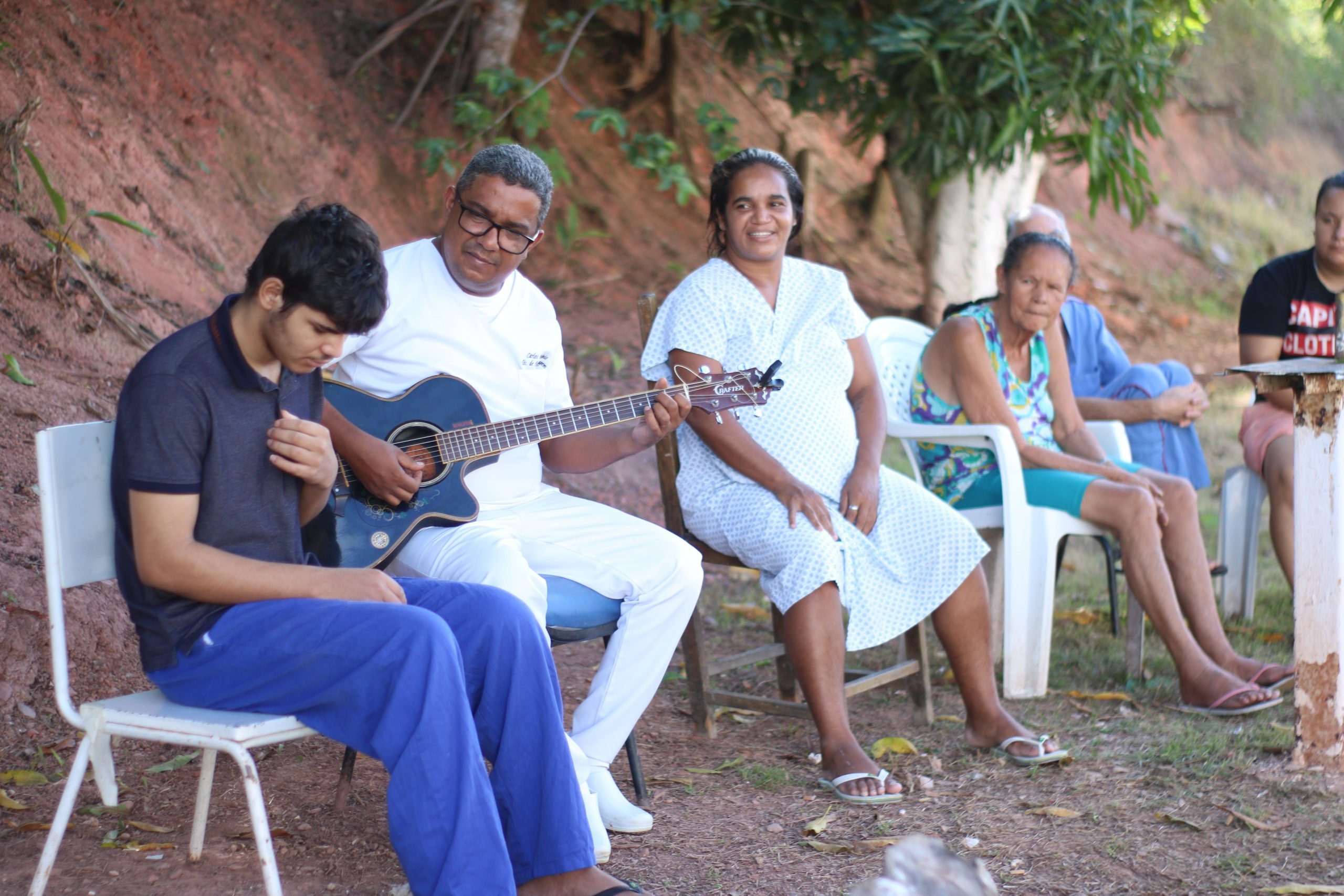 Leia mais sobre o artigo Musicoterapia ajuda na reabilitação de pacientes com transtornos mentais internados no Hospital Ib Gatto Falcão