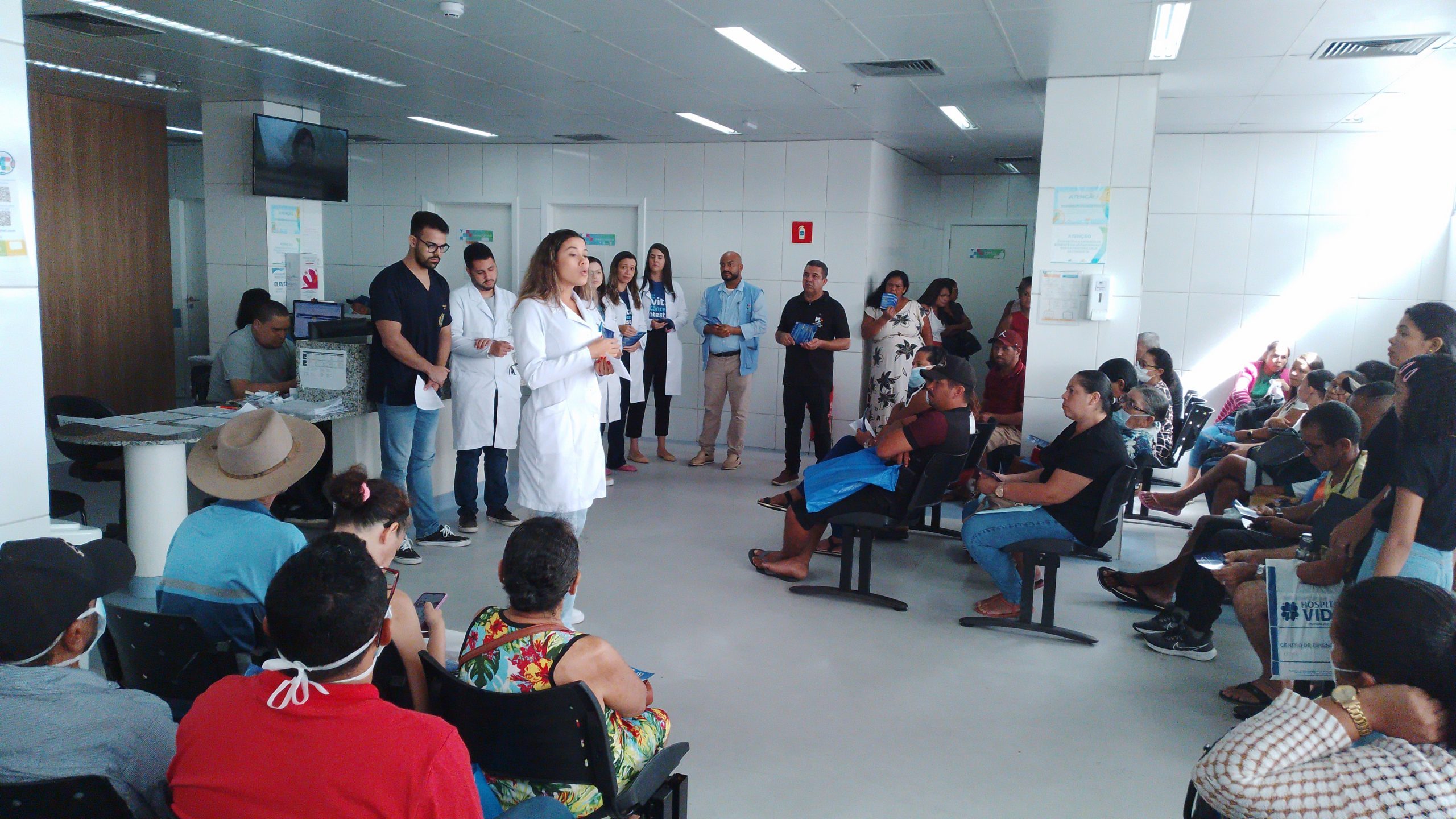 Leia mais sobre o artigo Pacientes do HMA recebem orientações sobre a importância da prevenção ao câncer colorretal