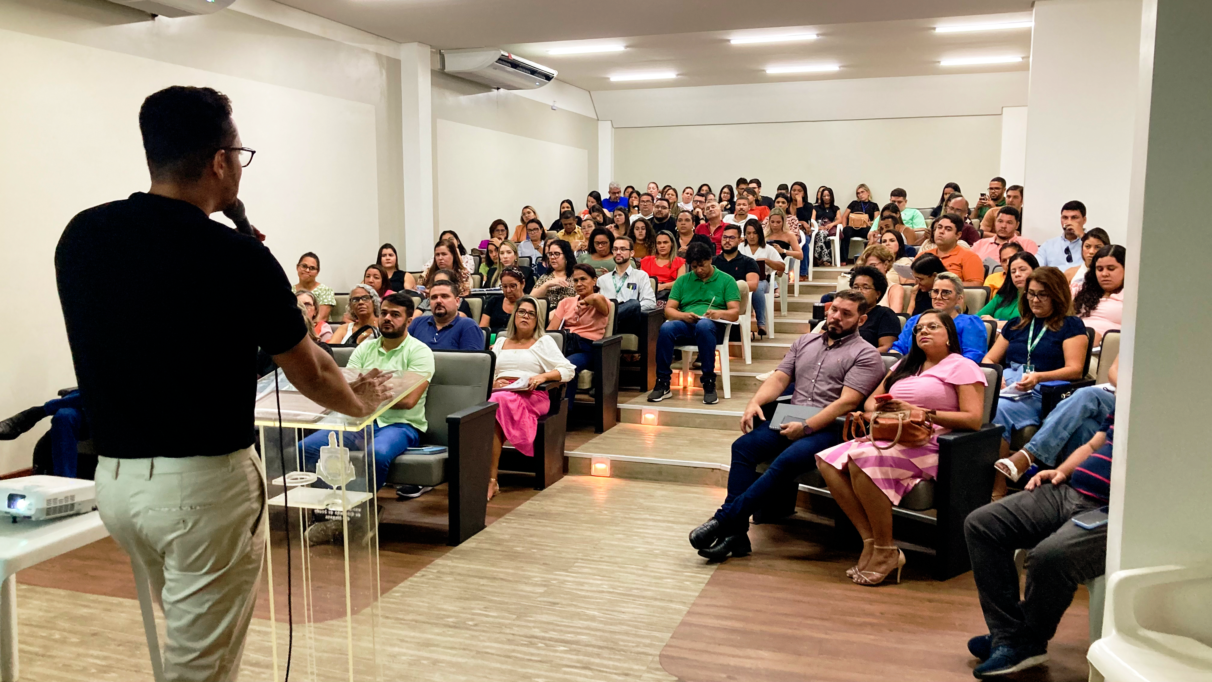 Leia mais sobre o artigo Sesau capacita gestores de recursos humanos na plataforma Gente Ascend