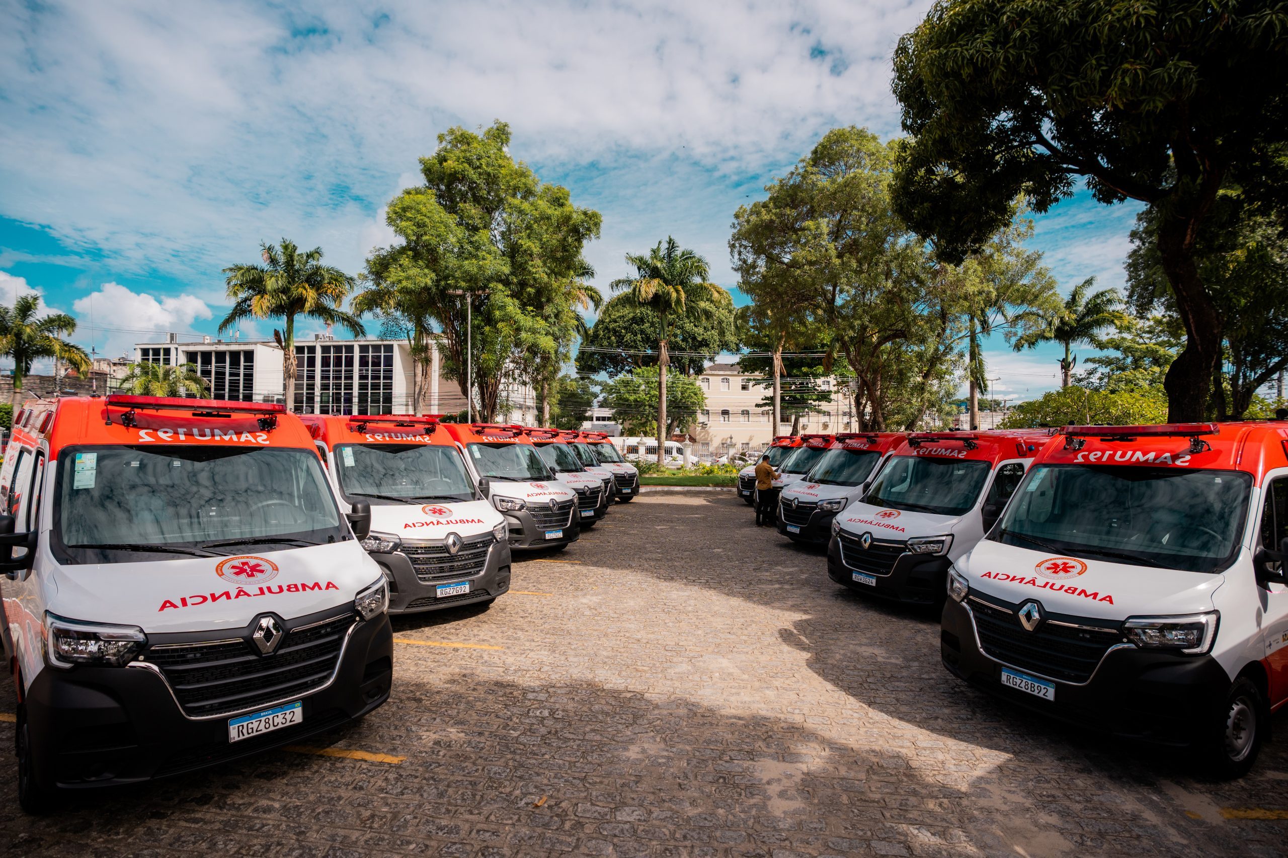 Leia mais sobre o artigo Governador entrega ambulâncias e confirma construção da nova sede do Samu em Maceió
