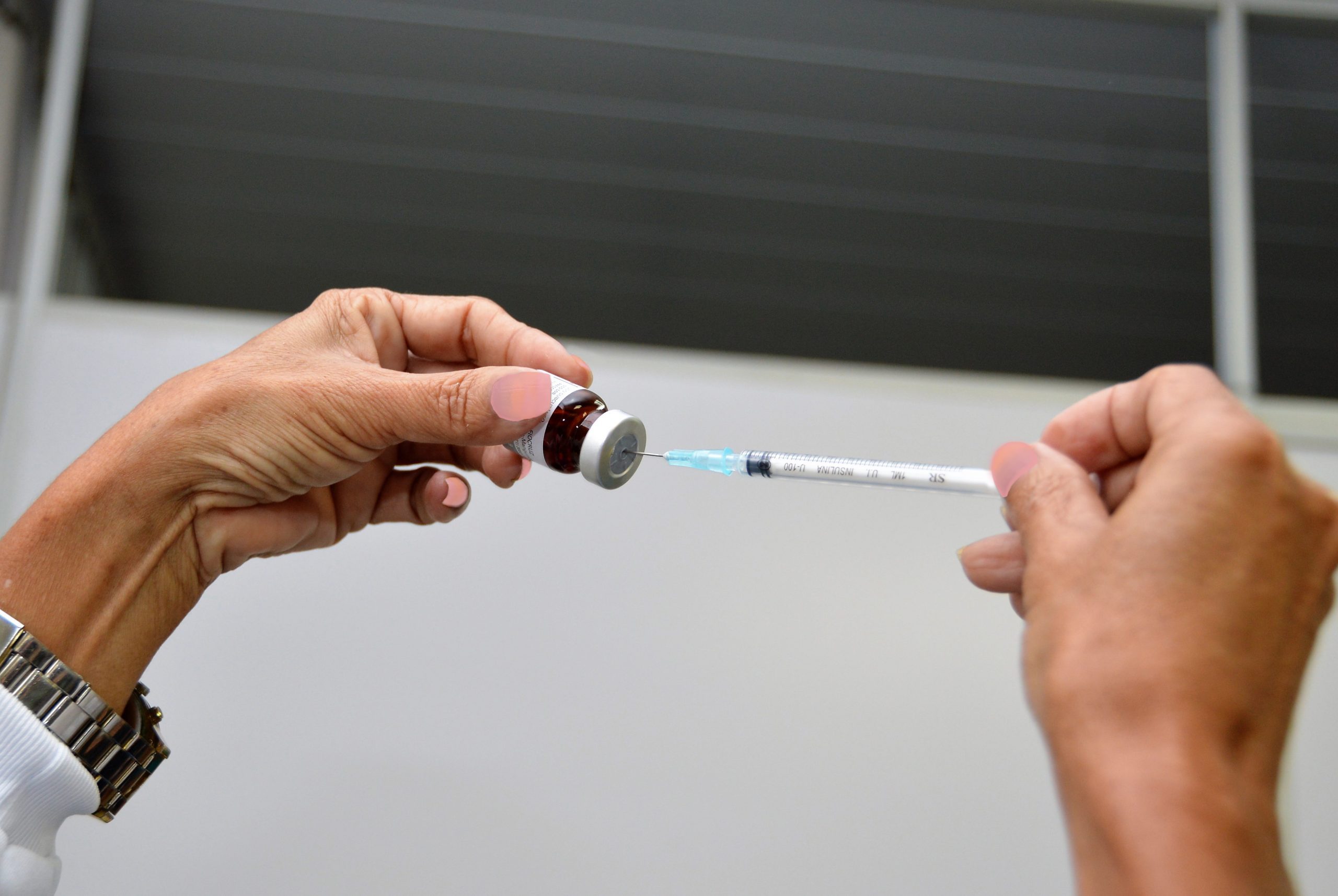 Leia mais sobre o artigo Alagoas recebe as primeiras doses de vacina contra dengue nesta sexta-feira (26)