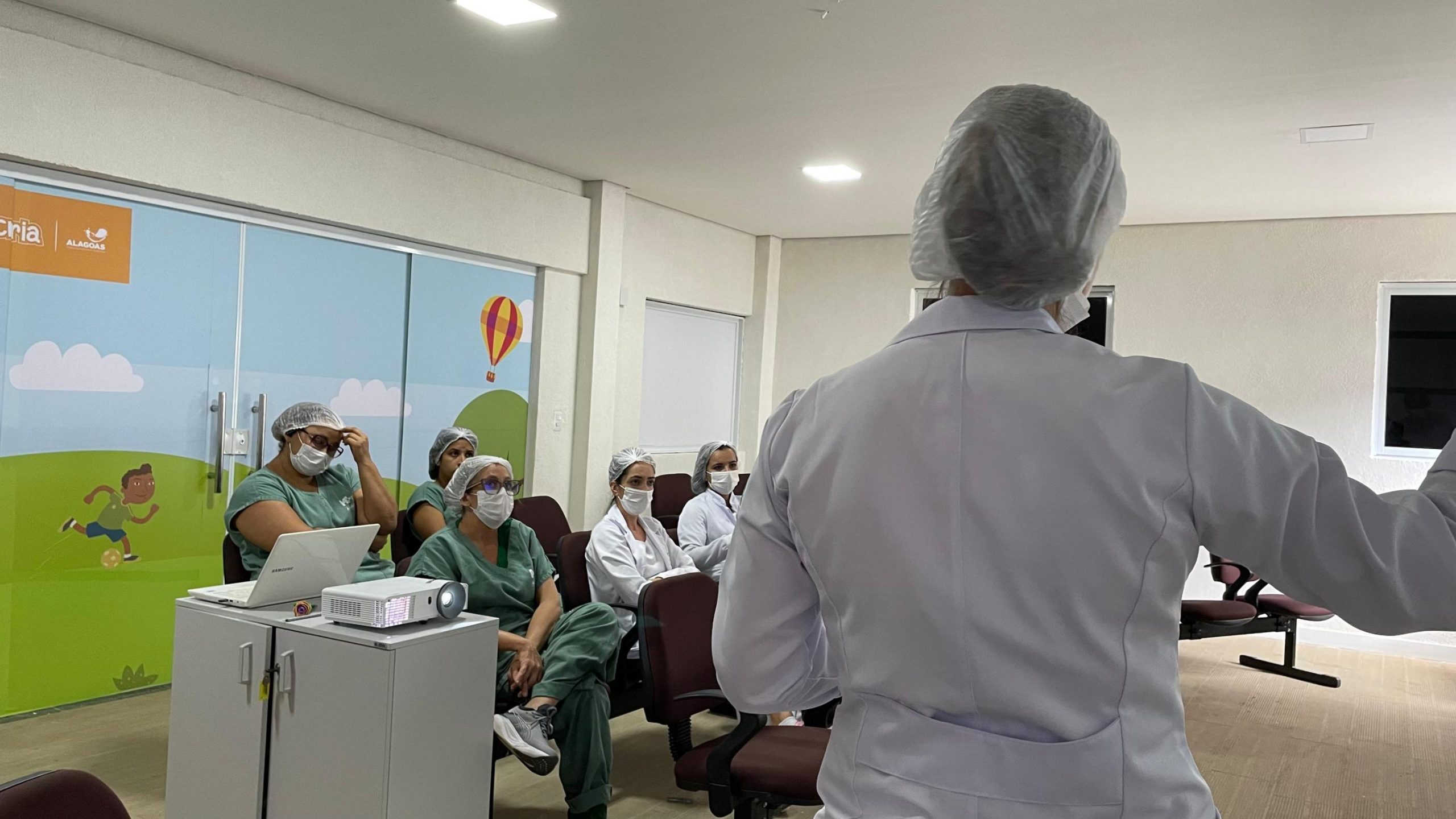 Leia mais sobre o artigo Hospital da Criança de Alagoas capacita profissionais sobre o tratamento de feridas