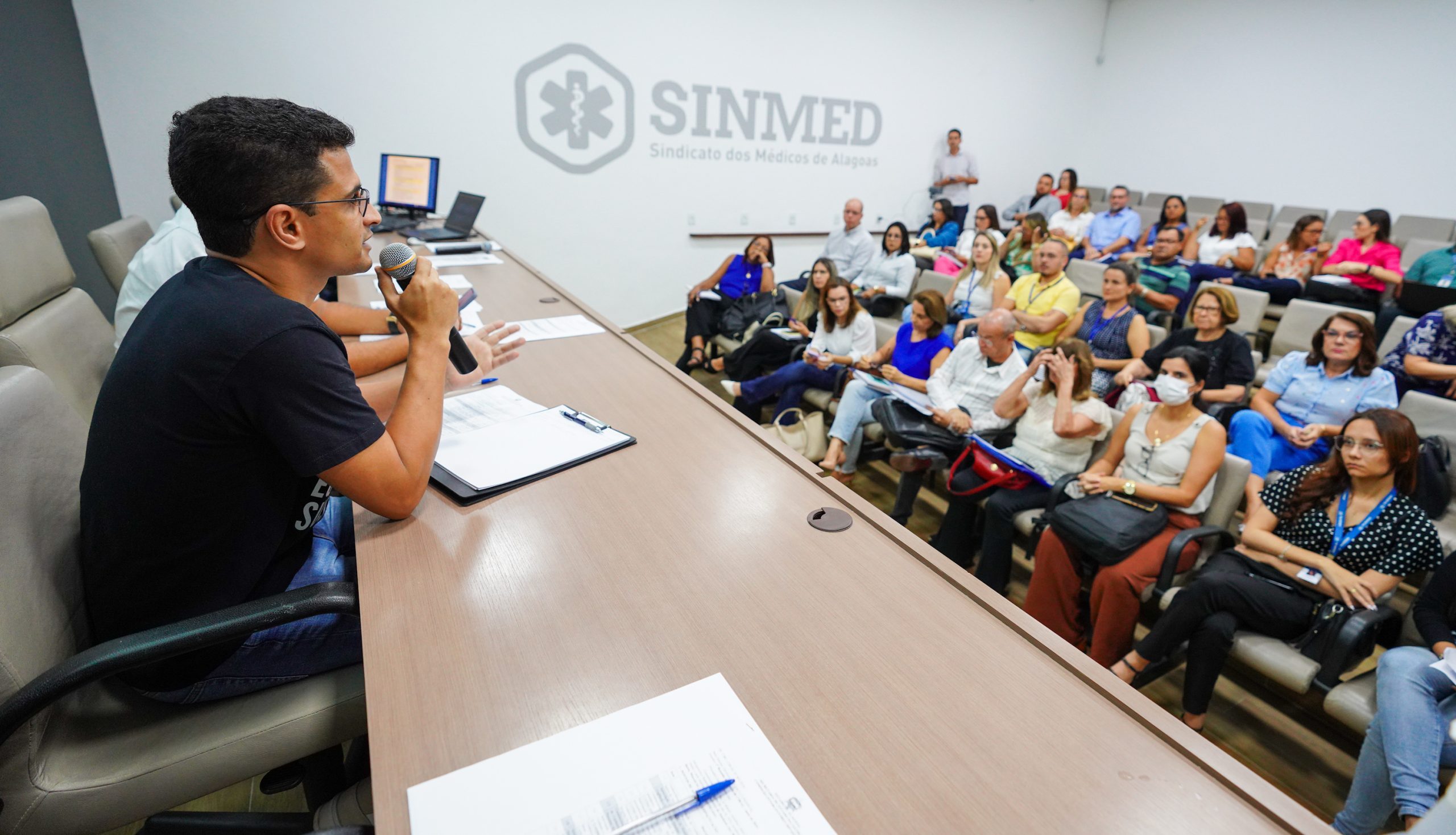Leia mais sobre o artigo Sesau e gestores municipais discutem projetos para a Saúde durante reunião técnica