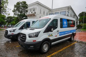 Governador Paulo Dantas entrega duas Vans para o Hemoal