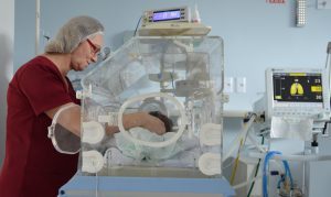 Pediatra da Sesau alerta aos pais sobre a prevenção da bronquiolite em crianças