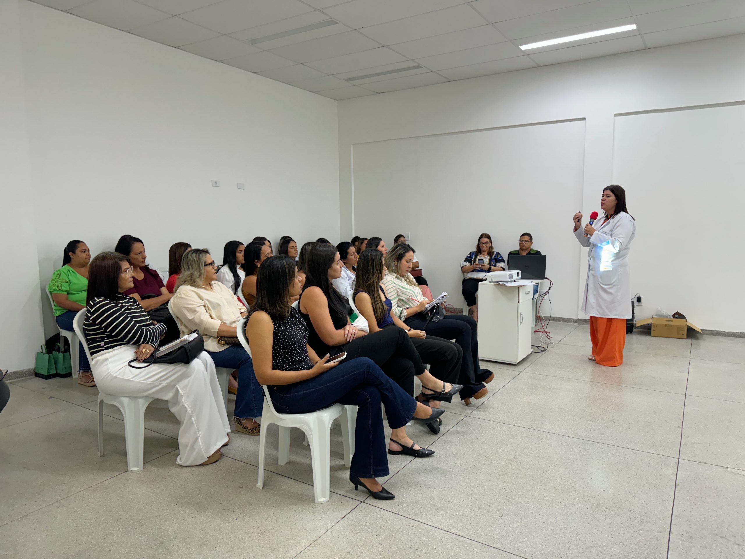 Leia mais sobre o artigo Hospital Regional da Mata promove momento sobre a importância do serviço social no ambiente hospitalar
