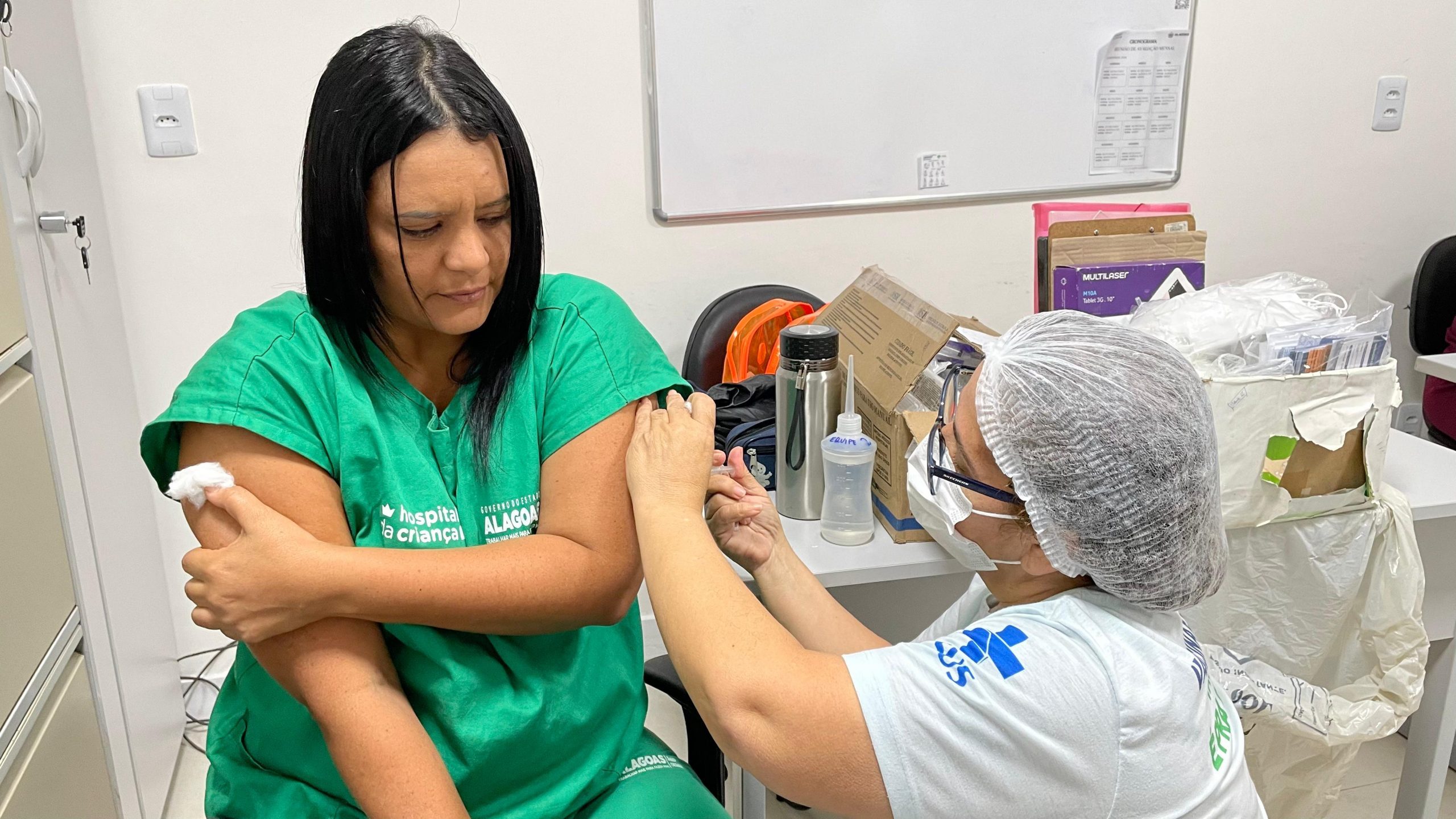 Leia mais sobre o artigo Hospital da Criança de Alagoas realiza vacinação de rotina para os profissionais do equipamento de saúde