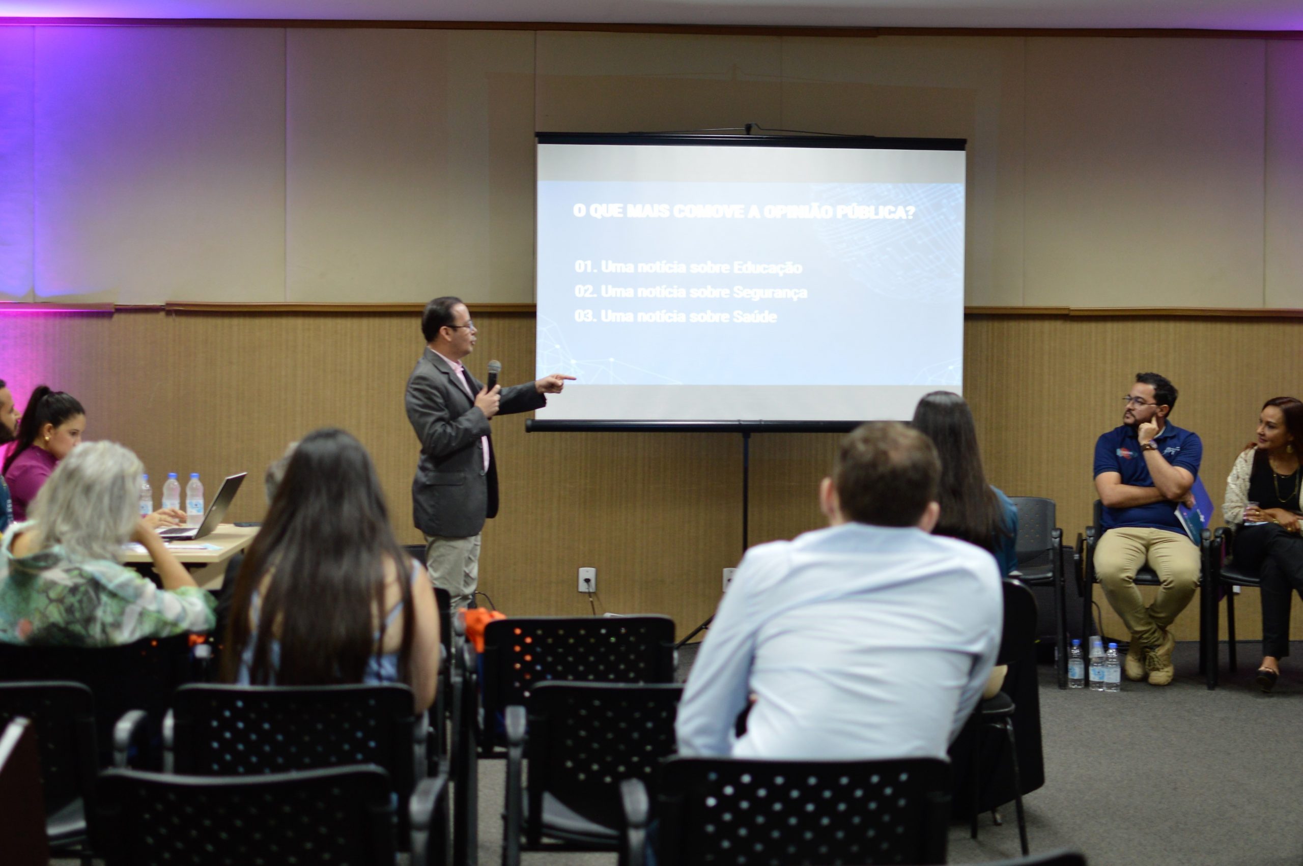 Leia mais sobre o artigo Sesau participa de Painel sobre Comunicação e Saúde no 8º Congresso Estadual de Secretarias Municipais de Saúde