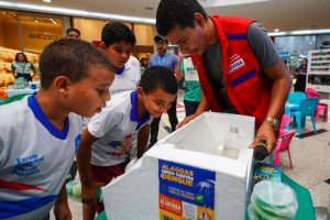 Sesau promove ação de conscientização sobre combate à dengue no Maceió Shopping