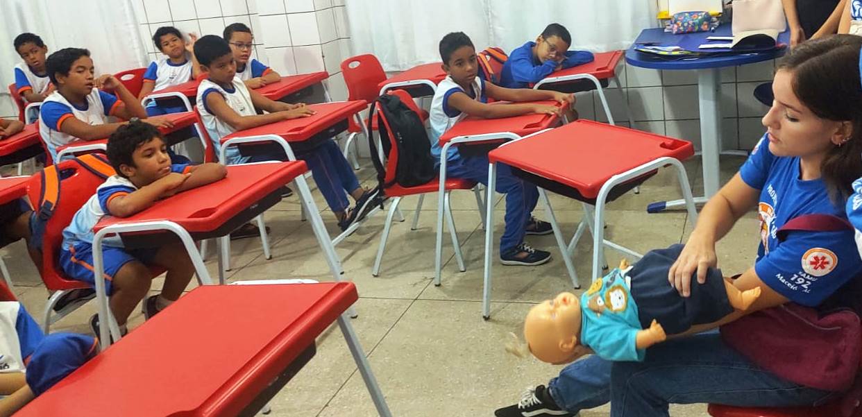 Leia mais sobre o artigo Samu conscientiza estudantes da rede pública sobre primeiros socorros e perigos dos trotes