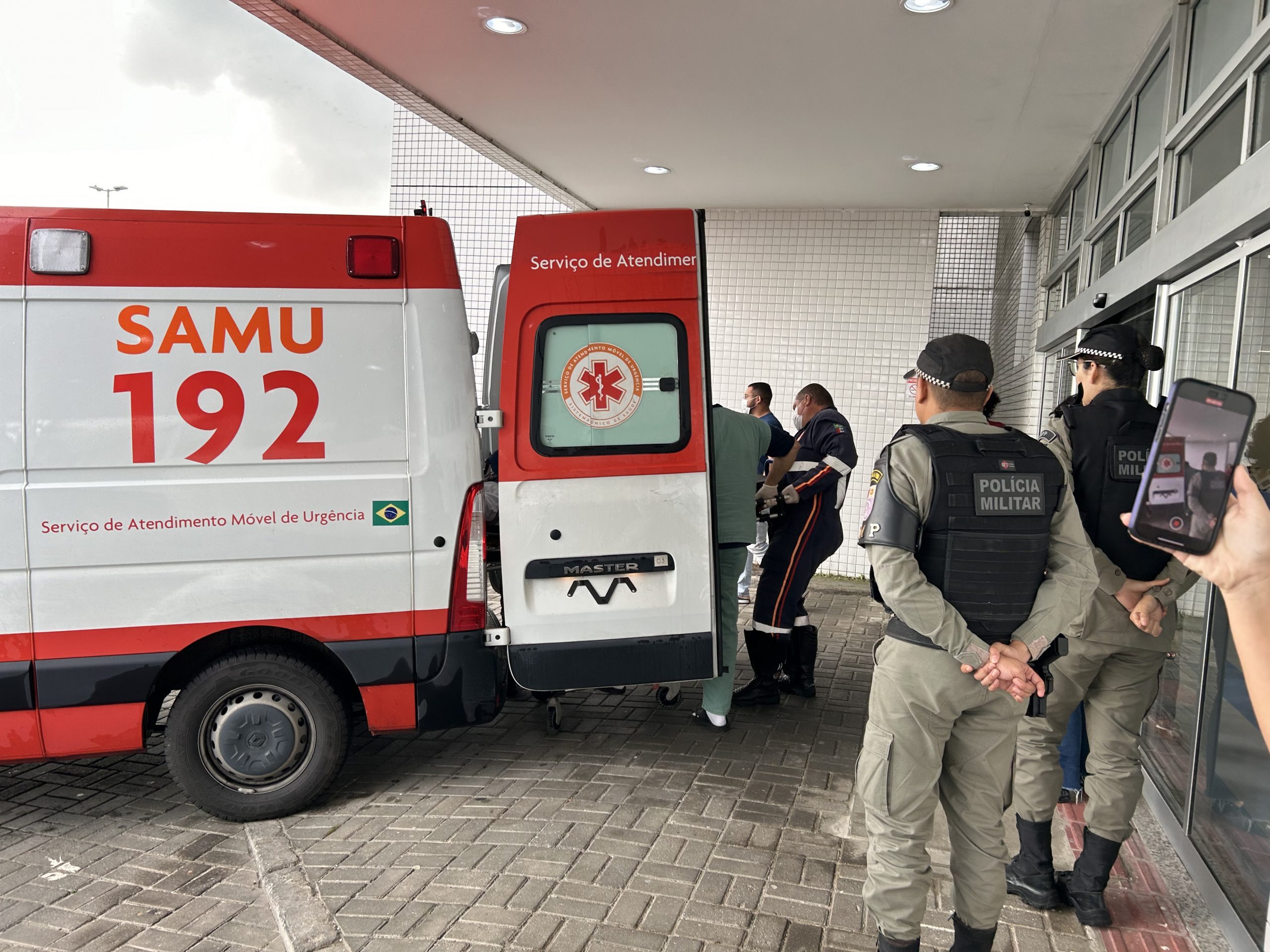 Leia mais sobre o artigo Alagoana que se jogou do 5º andar de prédio em Salvador será tratada em hospital da Sesau