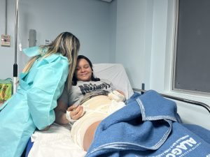 Adolescente tem a vida salva no HGE após sofrer queimaduras de segundo grau durante as festas juninas