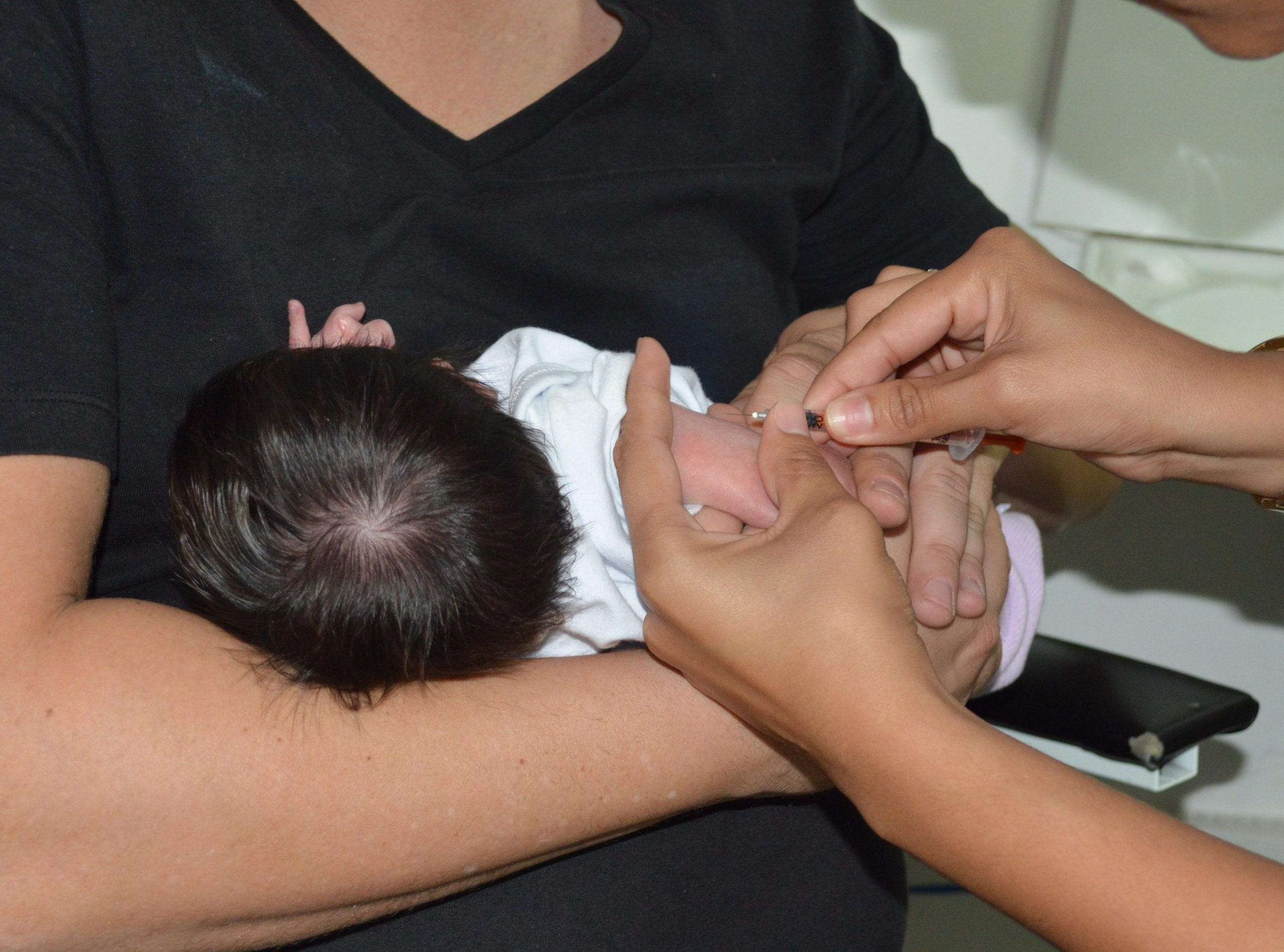 Leia mais sobre o artigo Pediatra da Sesau orienta mães sobre importância do anticorpo palivizumabe para bebês prematuros